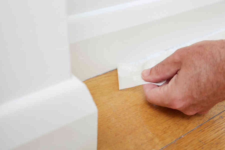 Taping skirting board for painting